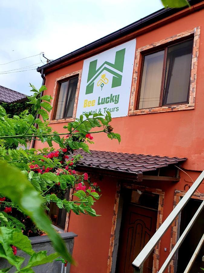 Bee Lucky Hostel&Tours Jerevan Buitenkant foto
