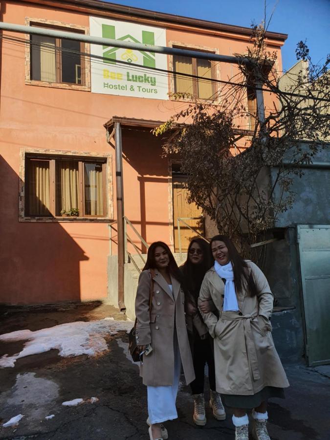 Bee Lucky Hostel&Tours Jerevan Buitenkant foto