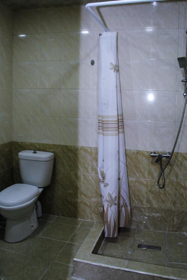 Bee Lucky Hostel&Tours Jerevan Buitenkant foto