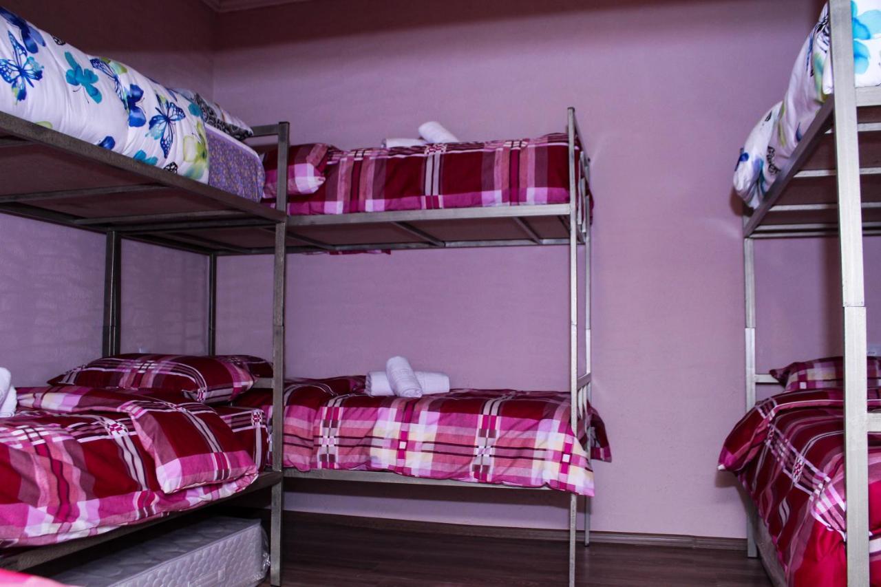 Bee Lucky Hostel&Tours Jerevan Buitenkant foto