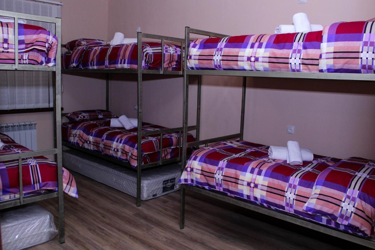 Bee Lucky Hostel&Tours Jerevan Buitenkant foto