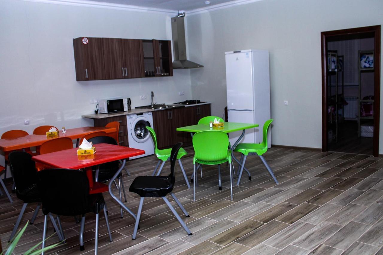 Bee Lucky Hostel&Tours Jerevan Buitenkant foto