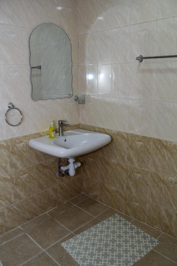 Bee Lucky Hostel&Tours Jerevan Buitenkant foto