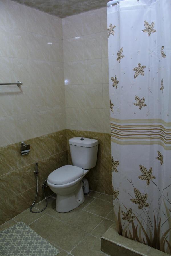 Bee Lucky Hostel&Tours Jerevan Buitenkant foto