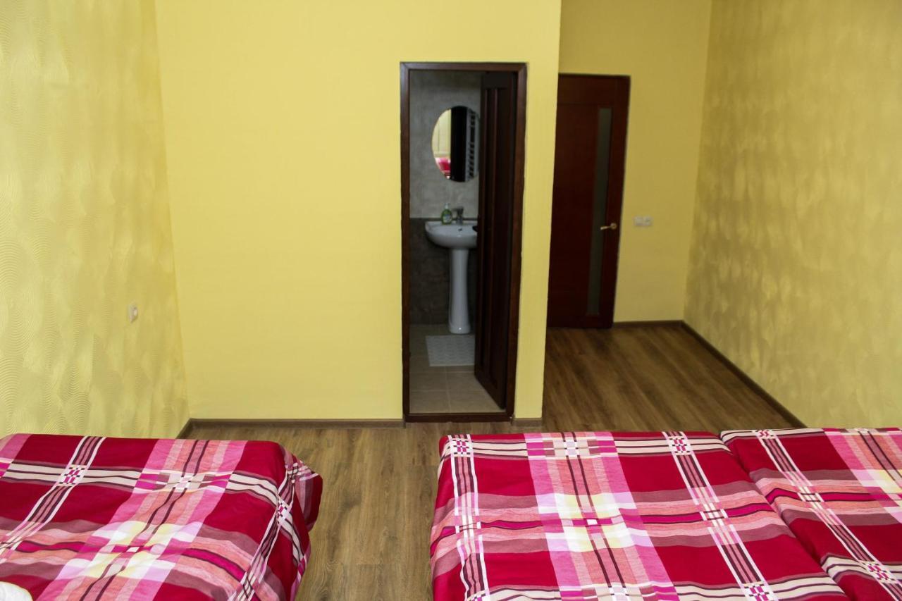 Bee Lucky Hostel&Tours Jerevan Buitenkant foto