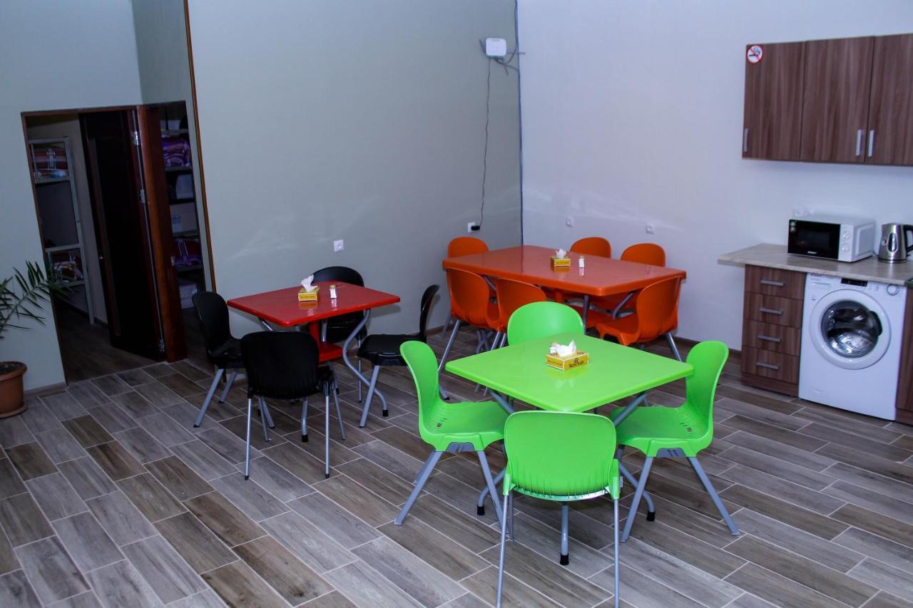 Bee Lucky Hostel&Tours Jerevan Buitenkant foto